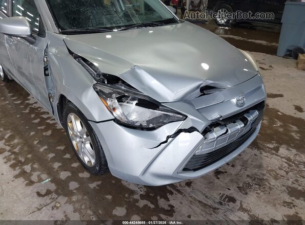 3MYDLBYV4JY331354 2018 TOYOTA YARIS IA Silver 