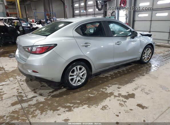 3MYDLBYV4JY331354 2018 TOYOTA YARIS IA Silver 