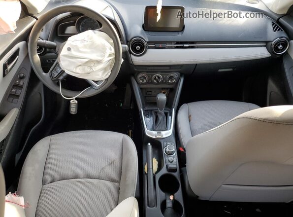 3MYDLBYV5KY516420 2019 TOYOTA YARIS Gray Вид панелі приладів