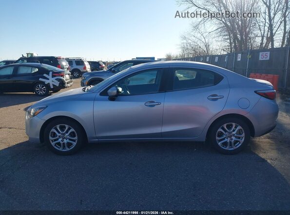 3MYDLBYV6HY173027 2017 TOYOTA YARIS IA Gray Widok wnętrza 360 stopni