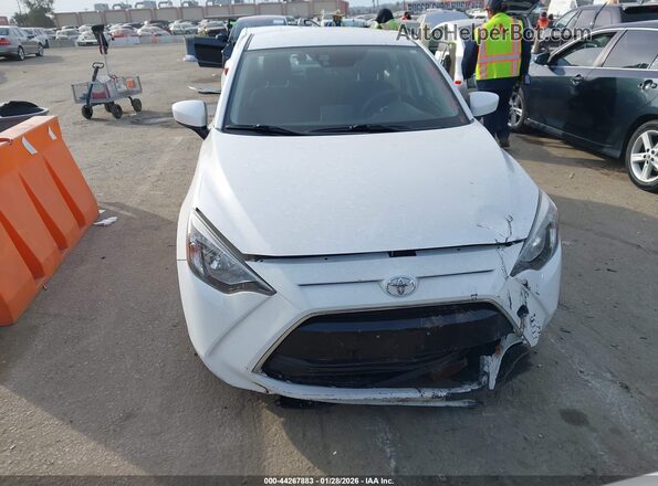 3MYDLBYV6HY182729 2017 TOYOTA YARIS IA White 