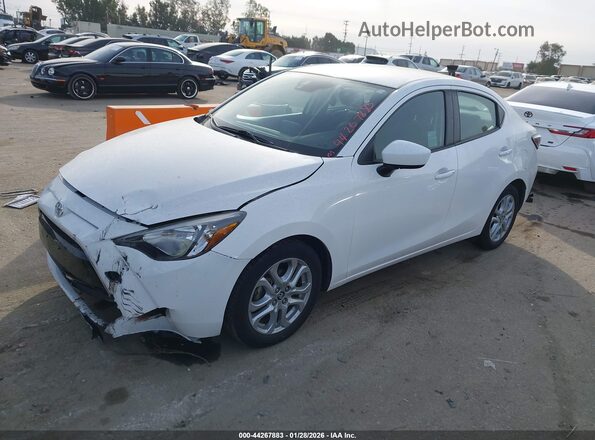 3MYDLBYV6HY182729 2017 TOYOTA YARIS IA White 
