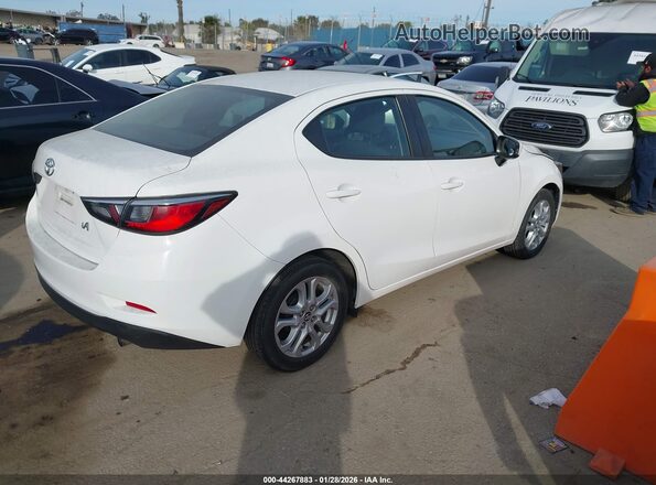 3MYDLBYV6HY182729 2017 TOYOTA YARIS IA White 