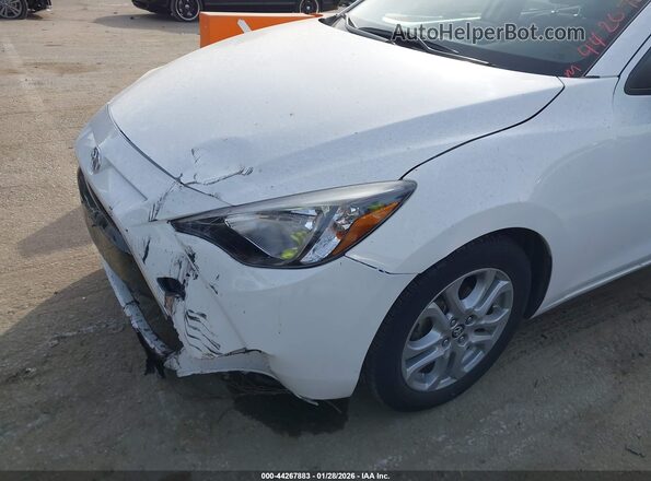 3MYDLBYV6HY182729 2017 TOYOTA YARIS IA White 