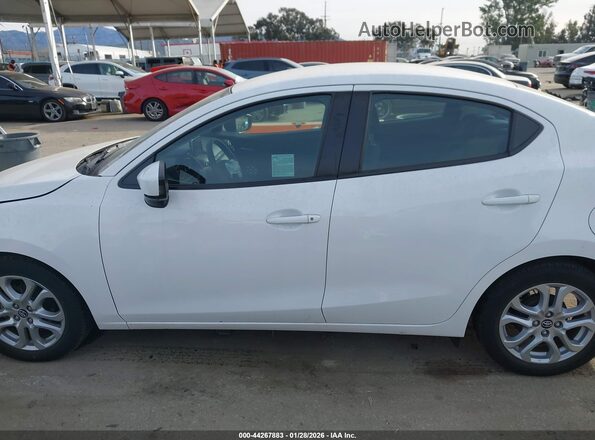 3MYDLBYV6HY182729 2017 TOYOTA YARIS IA White 