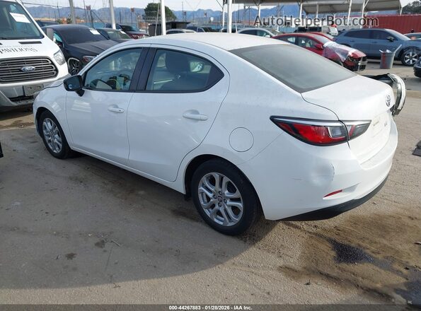 3MYDLBYV6HY182729 2017 TOYOTA YARIS IA White 