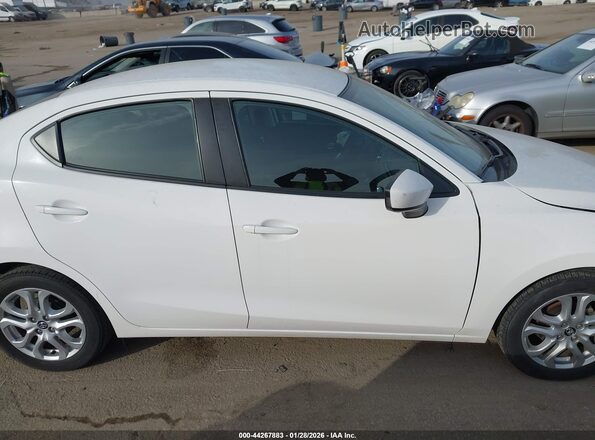 3MYDLBYV6HY182729 2017 TOYOTA YARIS IA White 