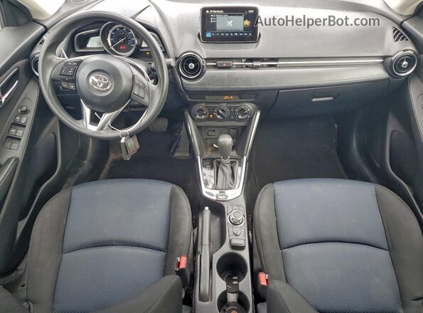 3MYDLBYV6JY330755 2018 TOYOTA YARIS Blue Vista del salpicadero