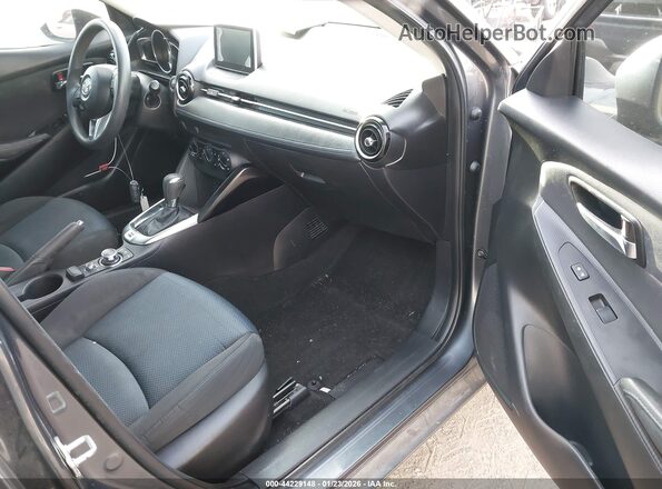 3MYDLBYV7JY302950 2018 TOYOTA YARIS IA Серый Вид салона спереди