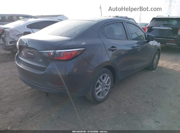 3MYDLBYV7JY302950 2018 TOYOTA YARIS IA Серый Задняя правая четверть