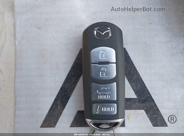 3MYDLBYV7JY302950 2018 TOYOTA YARIS IA Серый Вид панели приборов