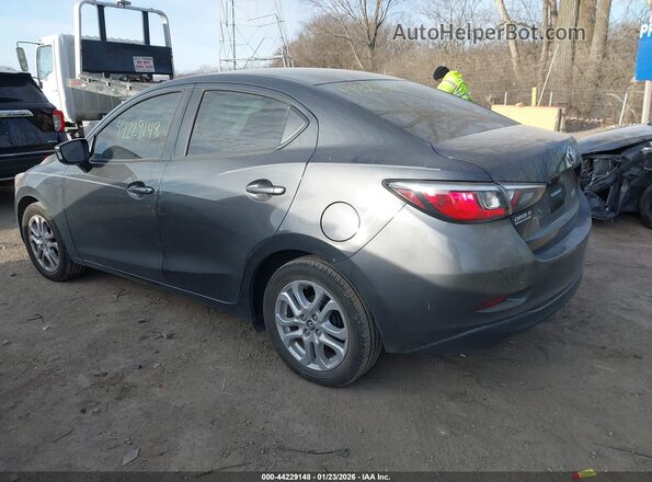 3MYDLBYV7JY302950 2018 TOYOTA YARIS IA Серый Задняя левая четверть