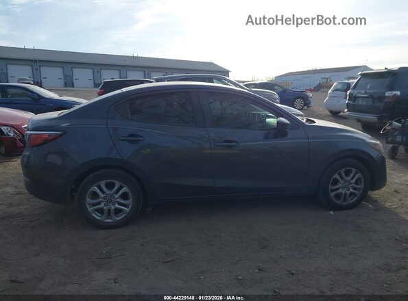 3MYDLBYV7JY302950 2018 TOYOTA YARIS IA Серый Вид задней части салона