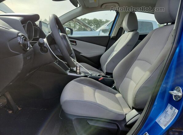 3MYDLBYV7LY714885 2020 TOYOTA YARIS Blue Front interior view