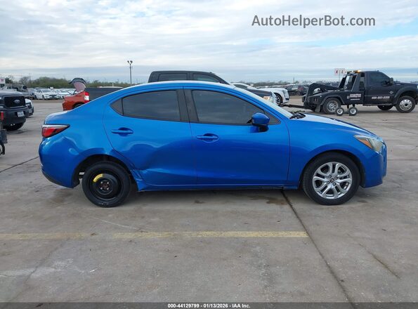 3MYDLBYV8JY320387 2018 TOYOTA YARIS IA Blue სალონის 360-გრადუსიანი ხედი