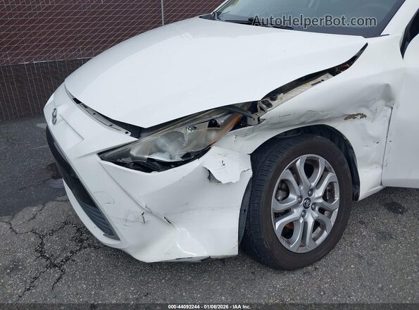 3MYDLBYV9JY307728 2018 TOYOTA YARIS IA White 