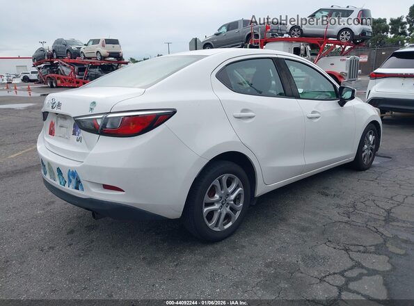3MYDLBYV9JY307728 2018 TOYOTA YARIS IA White 