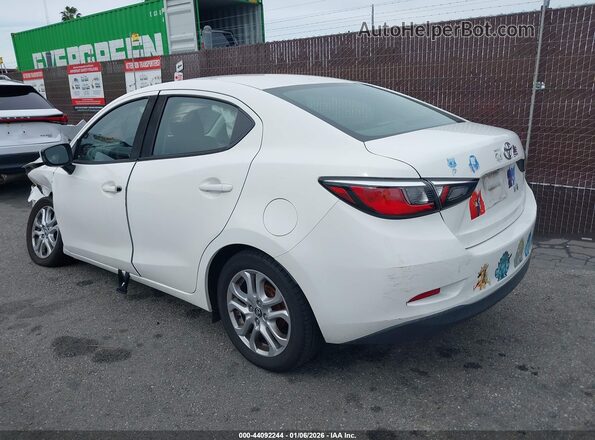 3MYDLBYV9JY307728 2018 TOYOTA YARIS IA White 