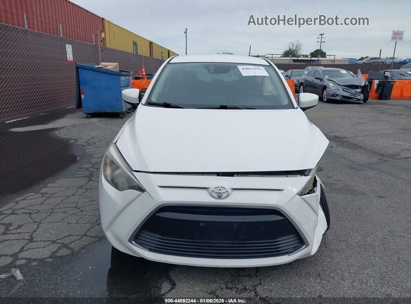 3MYDLBYV9JY307728 2018 TOYOTA YARIS IA White 
