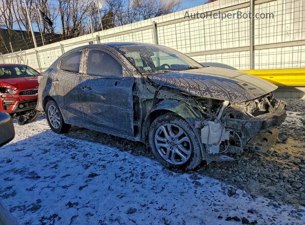 3MYDLBYV9JY326375 2018 TOYOTA YARIS Серый Передняя правая четверть