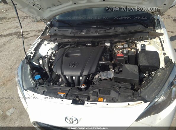 3MYDLBYVXHY157008 2017 TOYOTA YARIS IA White 