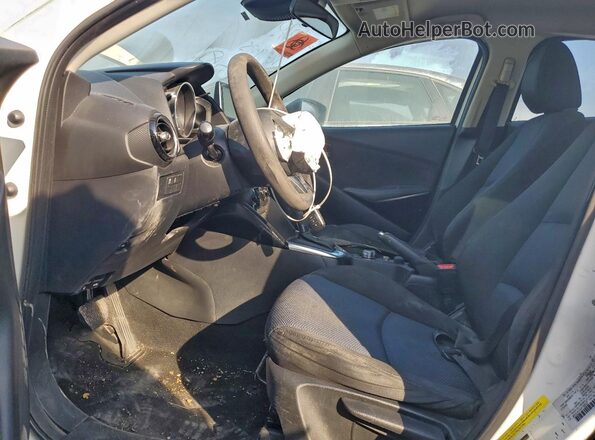 3MYDLBYVXHY165027 2017 TOYOTA YARIS White Widok wnętrza z przodu