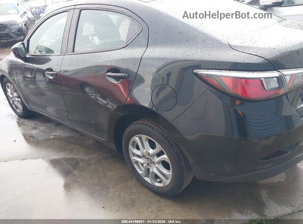 3MYDLBYVXJY302683 2018 TOYOTA YARIS IA Черный 