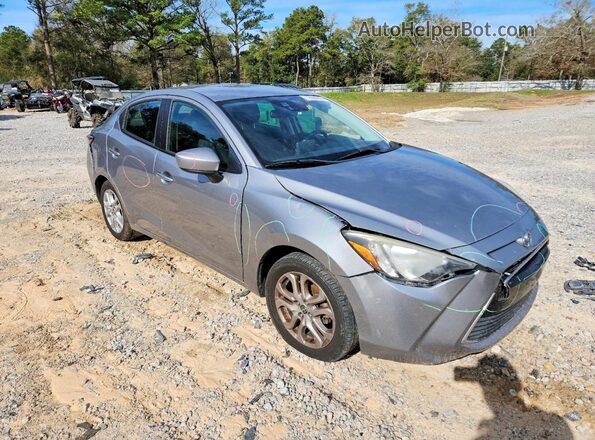 3MYDLBZV9GY126121 2016 TOYOTA SCION Silver Delantero derecho