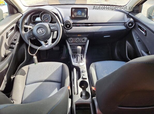 3MYDLBZV9GY126121 2016 TOYOTA SCION Silver Vista del salpicadero
