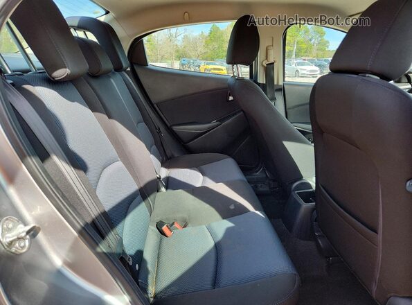 3MYDLBZV9GY126121 2016 TOYOTA SCION Silver Vista de los asientos traseros