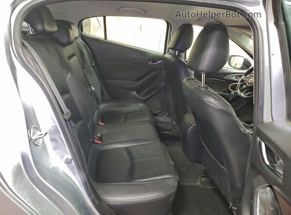 3MZBN1L34JM267787 2018 MAZDA 3 Silver Widok tylnych siedzeń