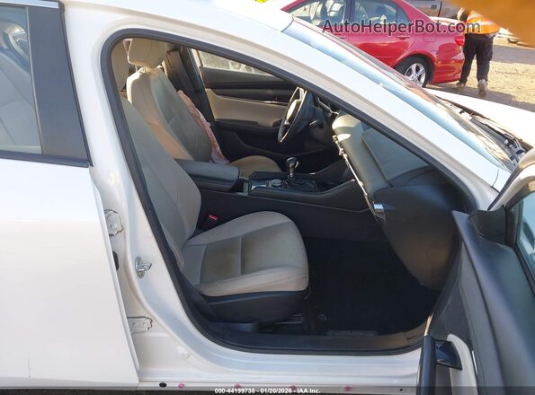 3MZBPACM0PM366697 2023 MAZDA 3 White Սալոնի դիմացի տեսք