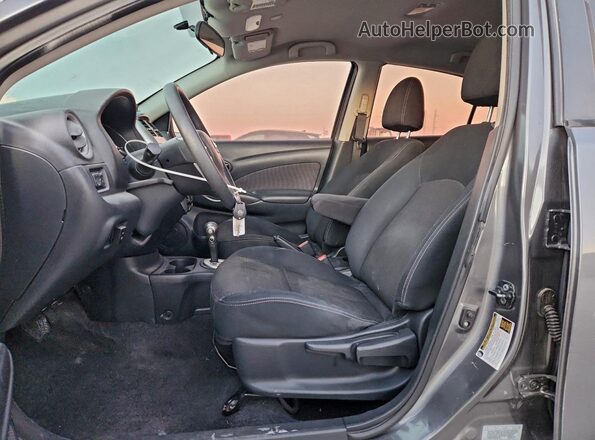 3N1CN7AP4GL831259 2016 NISSAN VERSA Gray Front interior view