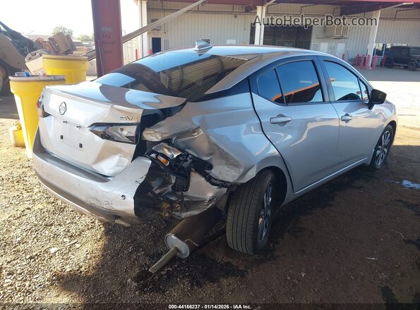 3N1CN8EV3RL828600 2024 NISSAN VERSA Серебряный Задняя правая четверть