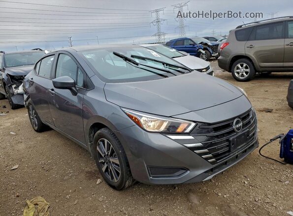 3N1CN8EV5PL820172 2023 NISSAN VERSA Серый Передняя правая четверть