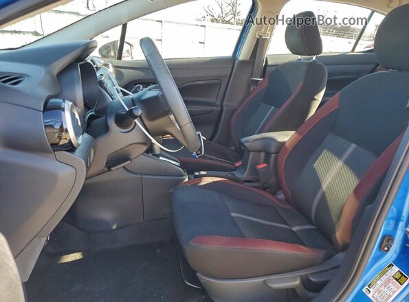 3N1CN8FV7PL852619 2023 NISSAN VERSA Синий Вид салона спереди