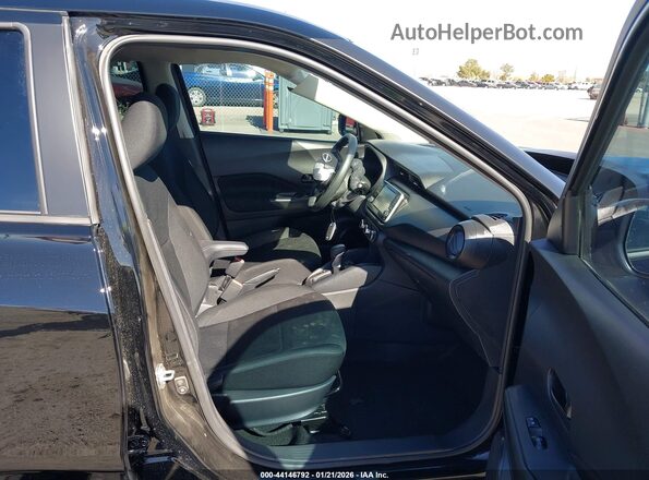 3N1CP5BV8SL499752 2025 NISSAN KICKS PLAY Черный Вид салона спереди