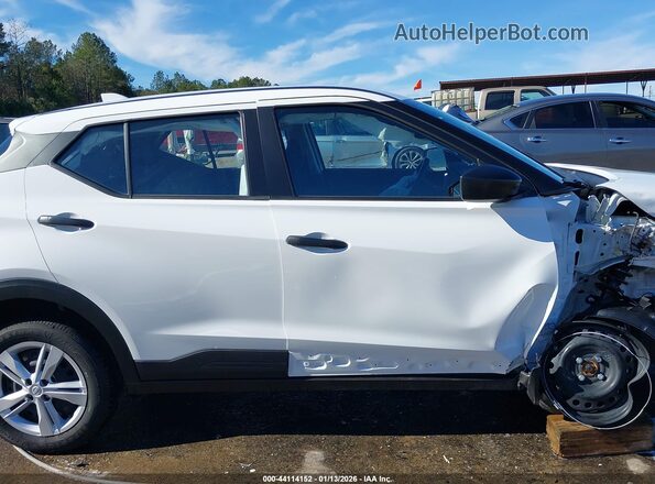 3N1CP5BVXSL500738 2025 NISSAN KICKS PLAY White Սալոնի հետևի տեսք
