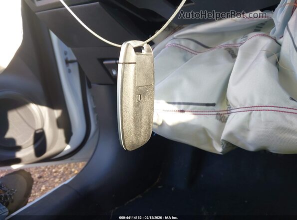 3N1CP5BVXSL500738 2025 NISSAN KICKS PLAY White Առջևի վահանակի տեսք