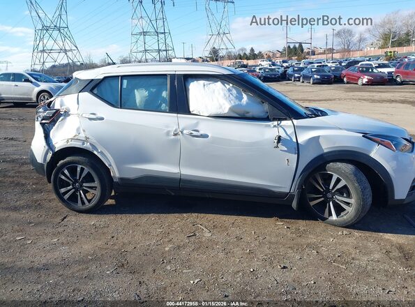3N1CP5CV3LL563504 2020 NISSAN KICKS White Rear interior view