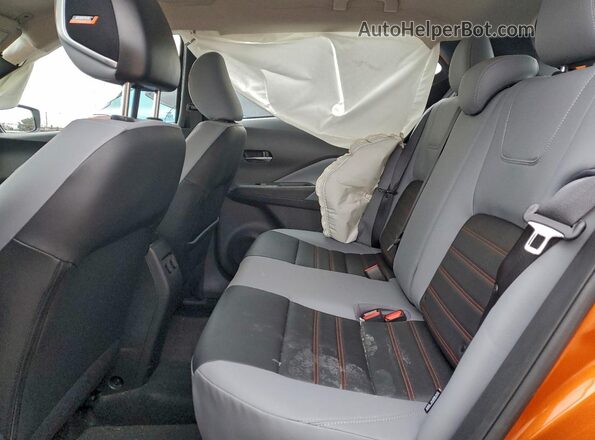 3N1CP5DV3RL561484 2024 NISSAN KICKS Orange Vista interior trasera