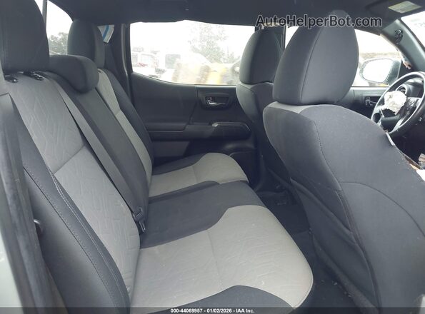 3TMBZ5DN8NM033799 2022 TOYOTA TACOMA Gray Vista de la etiqueta del VIN