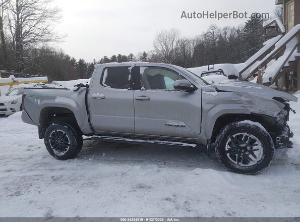 3TMLB5JN5SM168960 2025 TOYOTA TACOMA Серебряный Вид задней части салона