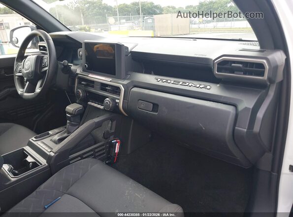 3TYJDAHN2RT006752 2024 TOYOTA TACOMA Белый Вид салона спереди