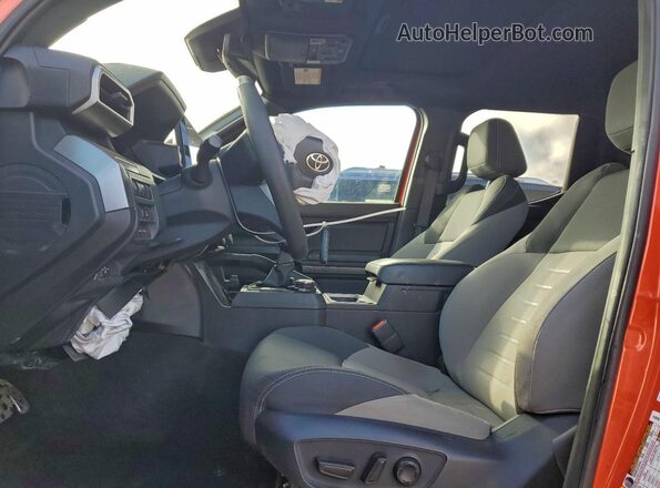 3TYLB5JN2RT009473 2024 TOYOTA LE Orange Вид салону спереду