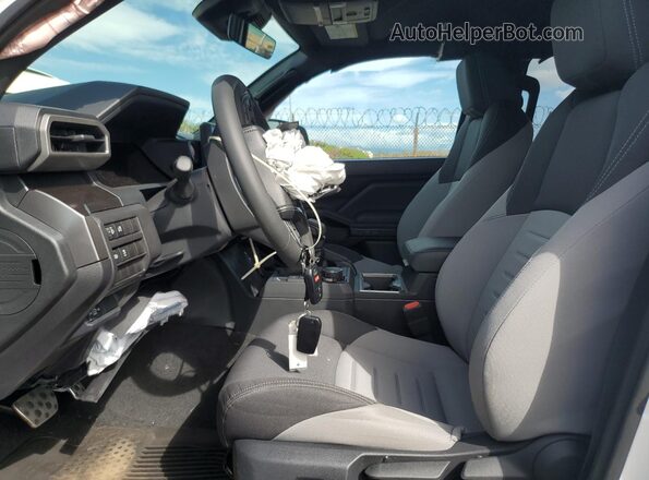 3TYLB5JN4ST091406 2025 TOYOTA LE Белый Вид салона спереди