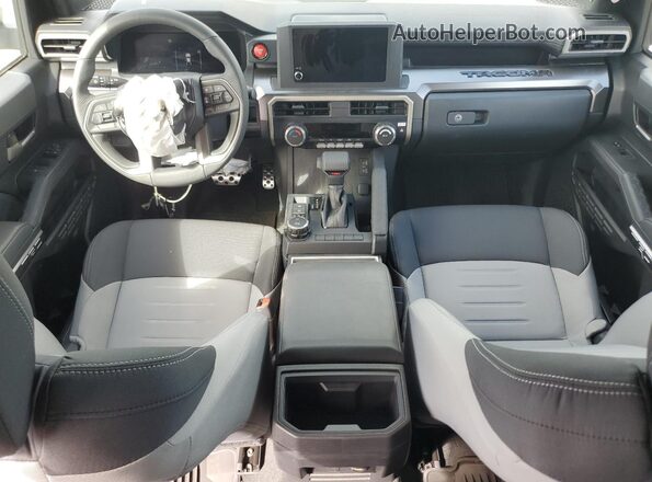 3TYLB5JN4ST091406 2025 TOYOTA LE Белый Вид панели приборов