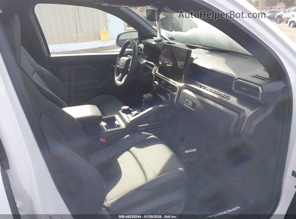 3TYLC5LN0RT007943 2024 TOYOTA TACOMA HYBRID Белый Вид салона спереди