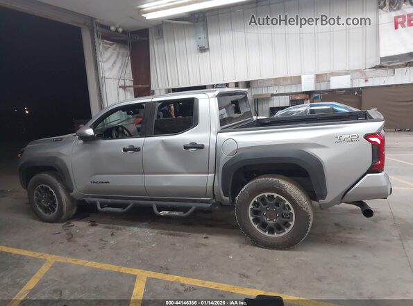 3TYLC5LN4ST020202 2025 TOYOTA TACOMA HYBRID Gray Rear interior view