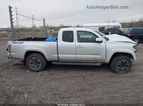 3TYSZ5AN6NT077017 2022 TOYOTA TACOMA White 360 interior view
